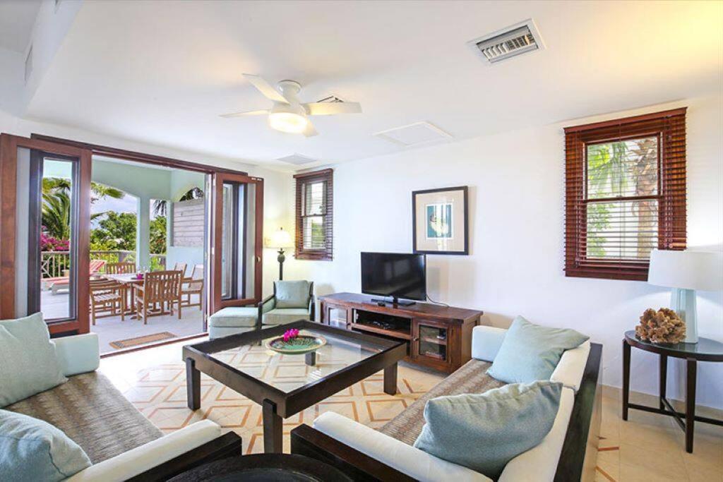 Pelican Paradise Villa - Leeward Beach Grace Bay Exterior foto